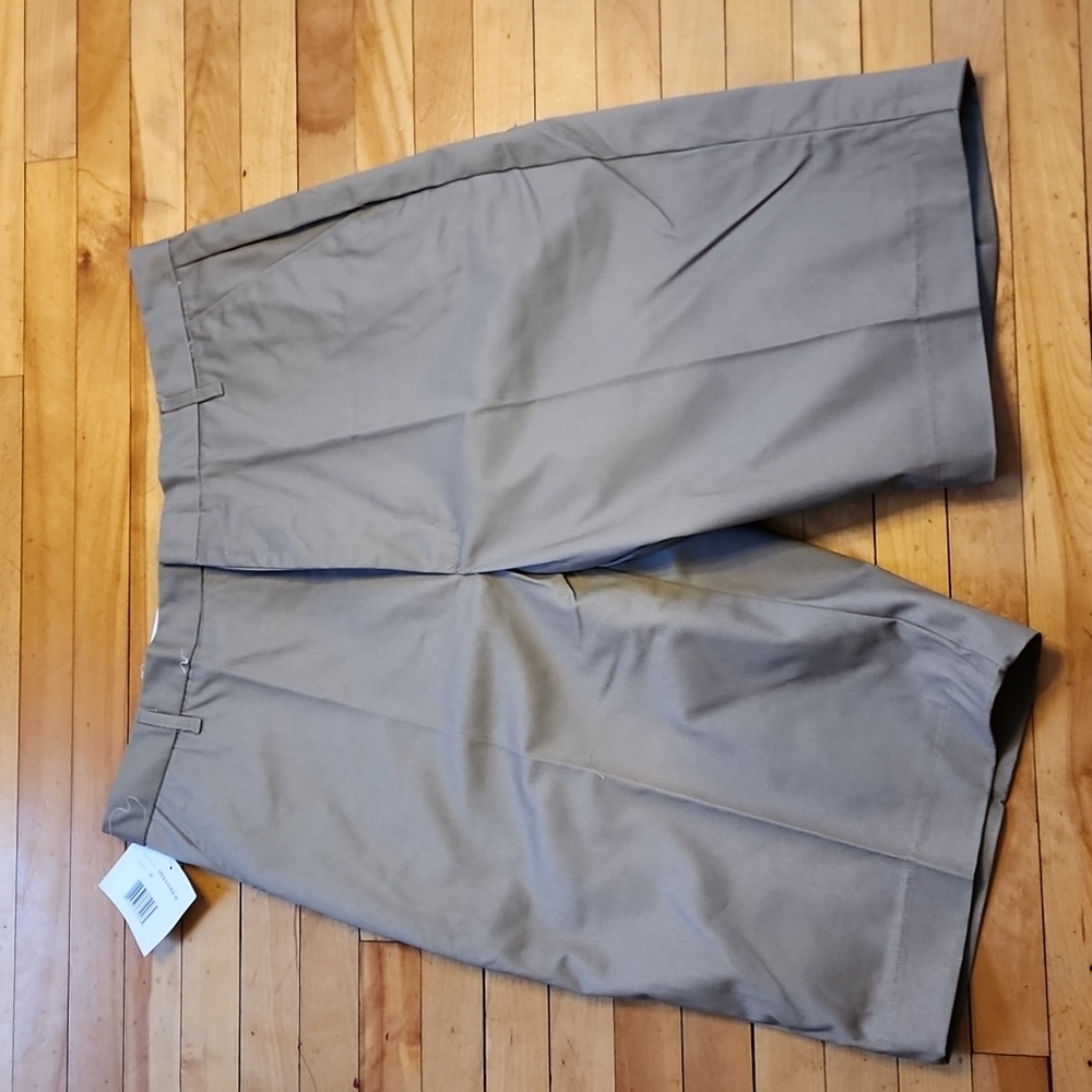 Galaxy by Harvic Men's uniform khaki shorts size 40 nwt